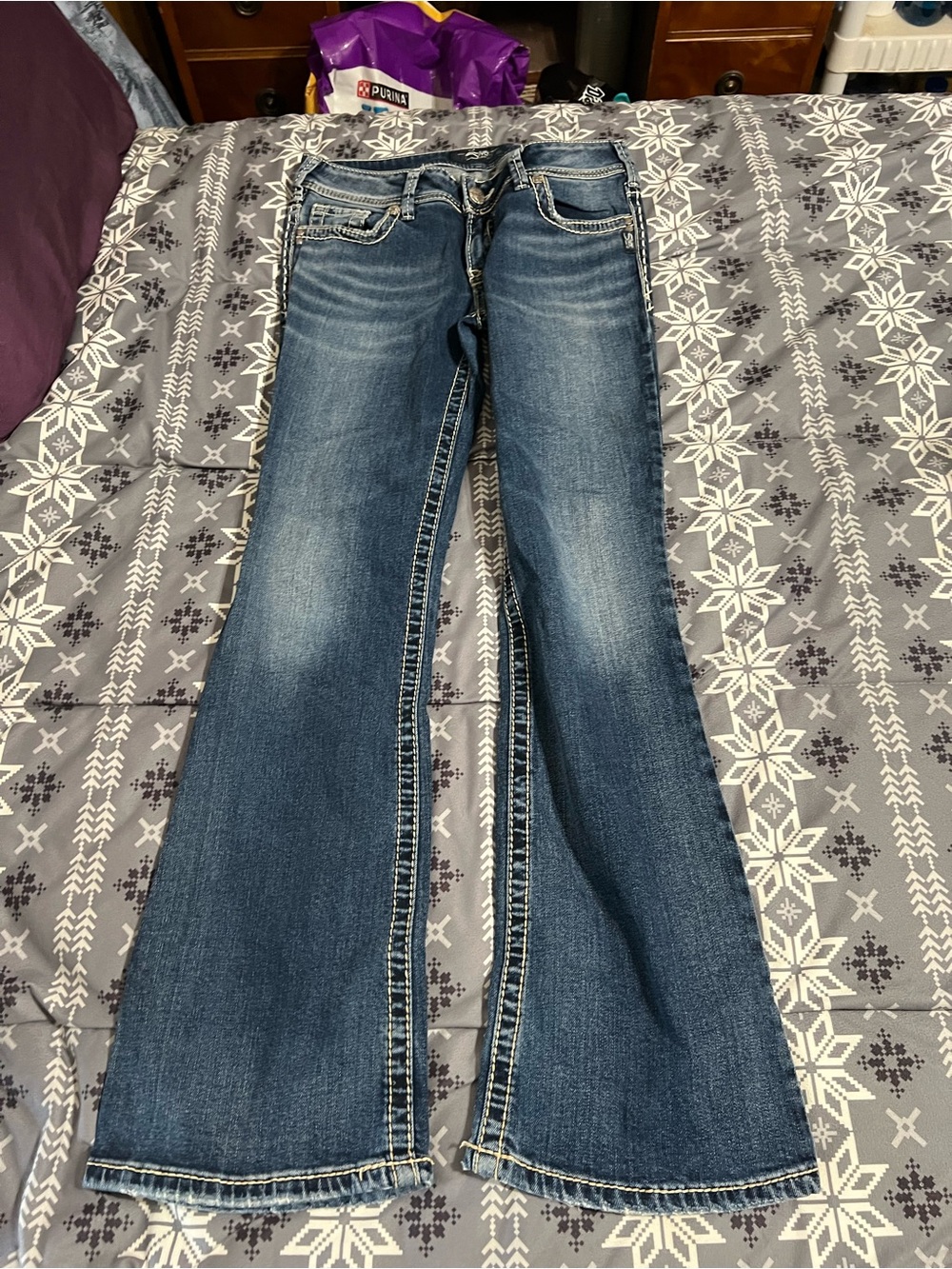 Silver Jeans Women's Flared Jeans in Medium Blue Wash